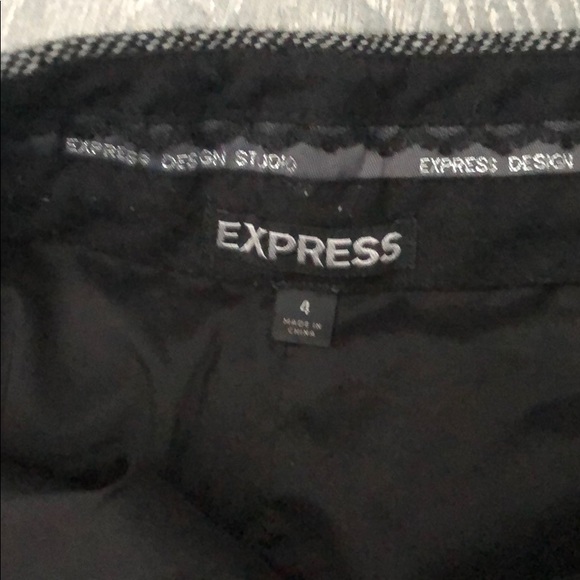 Express shorts size 4 - Picture 3 of 4